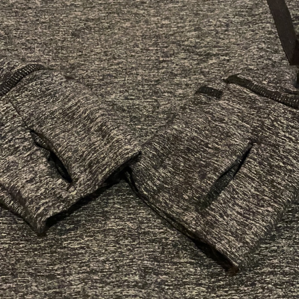 Women’s lululemon athletic/running quarter zip - Picture 4 of 6